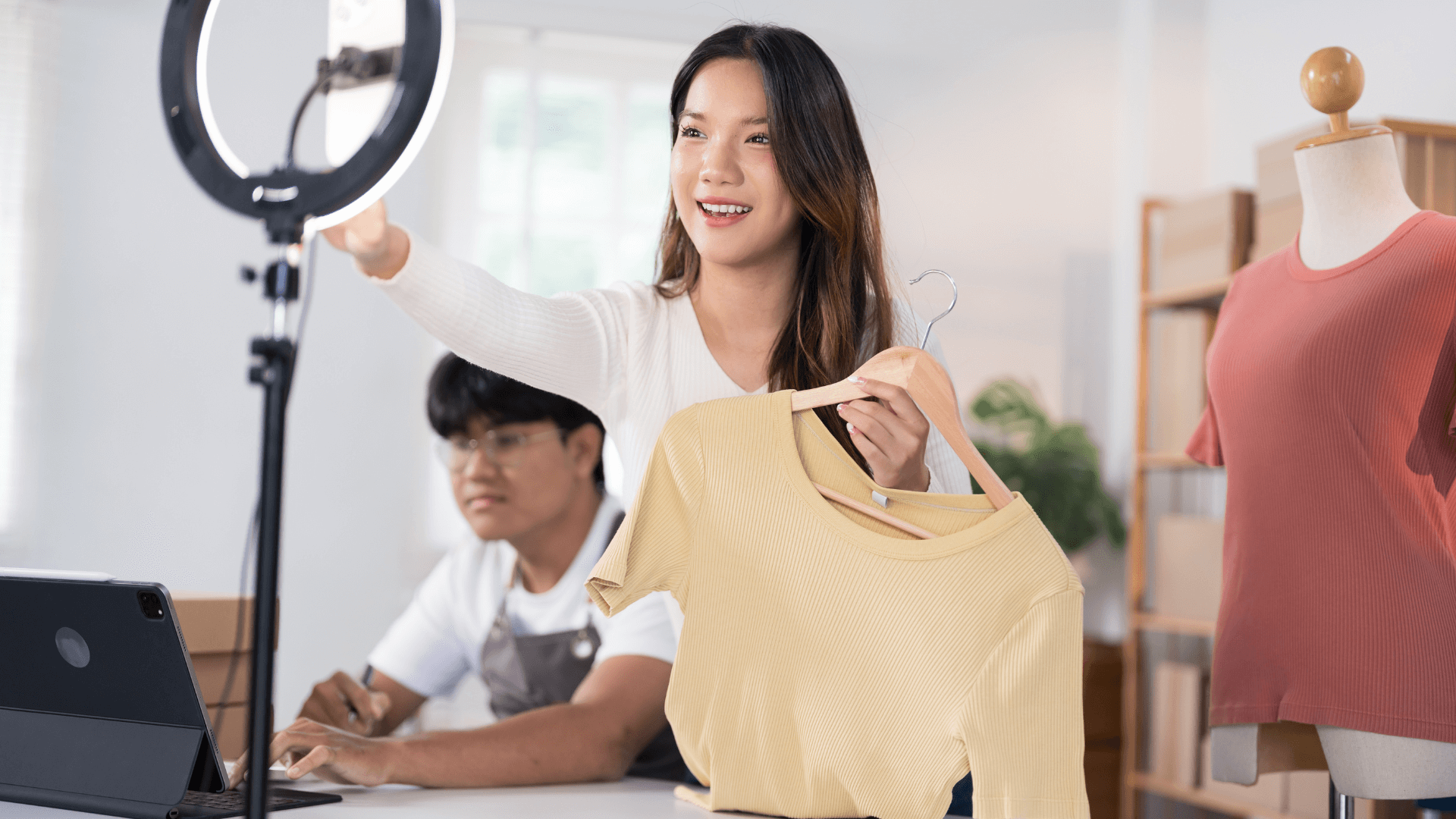 8 Bước Đơn Giản Tăng Doanh Số Bán Quần Áo Online - hình đại diện