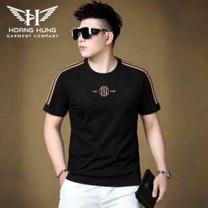 Áo thun nam cổ tròn QC – sọc vai nâu thêu logo (Đen) - xưởng sỉ Hoàng Hưng
