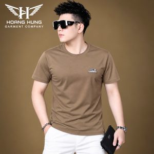 Áo thun nam cổ tròn QC – gắn tem logo chữ nhật ngực trái (Nâu) - xưởng sỉ Hoàng Hưng