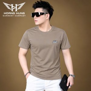 Áo thun nam cổ tròn QC – gắn tem logo chữ nhật ngực trái (Nâu nhạt) - xưởng sỉ Hoàng Hưng