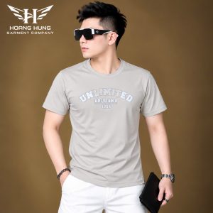 Áo thun nam cổ tròn QC – in chữ vòng cung ngực (Be) - xưởng sỉ Hoàng Hưng