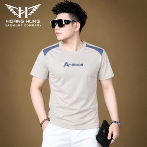 Áo thun nam cổ tròn QC – phối màu vai, in chữ nhỏ ngực (Be) - xưởng sỉ Hoàng Hưng