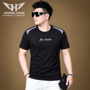 Áo thun nam cổ tròn QC – phối màu vai, in chữ nhỏ ngực (Đen) - xưởng sỉ Hoàng Hưng