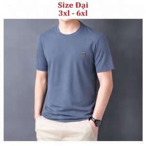 Áo thun nam cổ tròn QC – size đại gắn tem logo vuông ngực trái (Xanh xám) - xưởng sỉ Hoàng Hưng